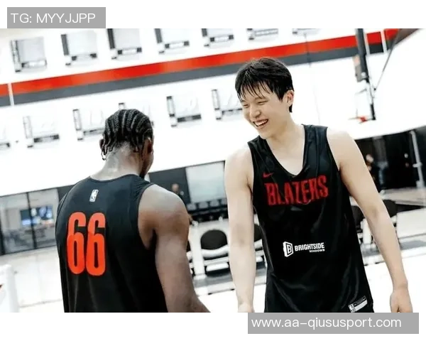 媒体人杨瀚森当众流泪展现真实情感无惧外界评价